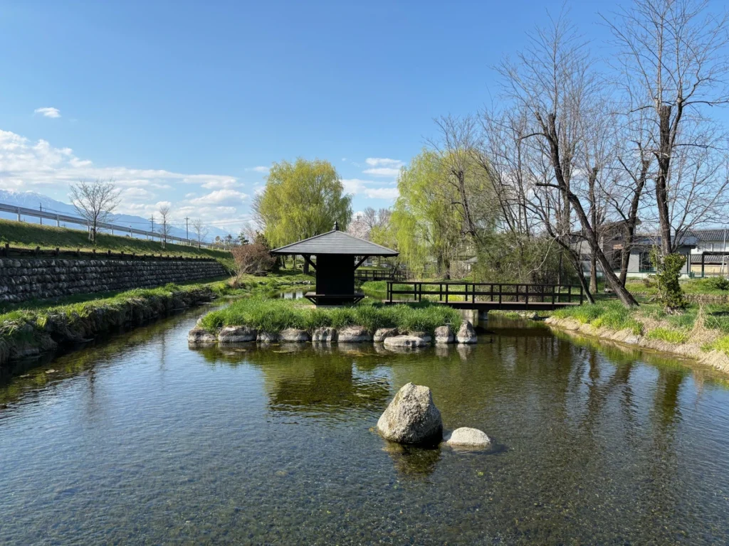 安曇野わさび田湧水群公園の憩いの池