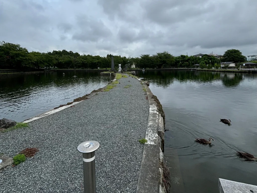 丸池公園の社