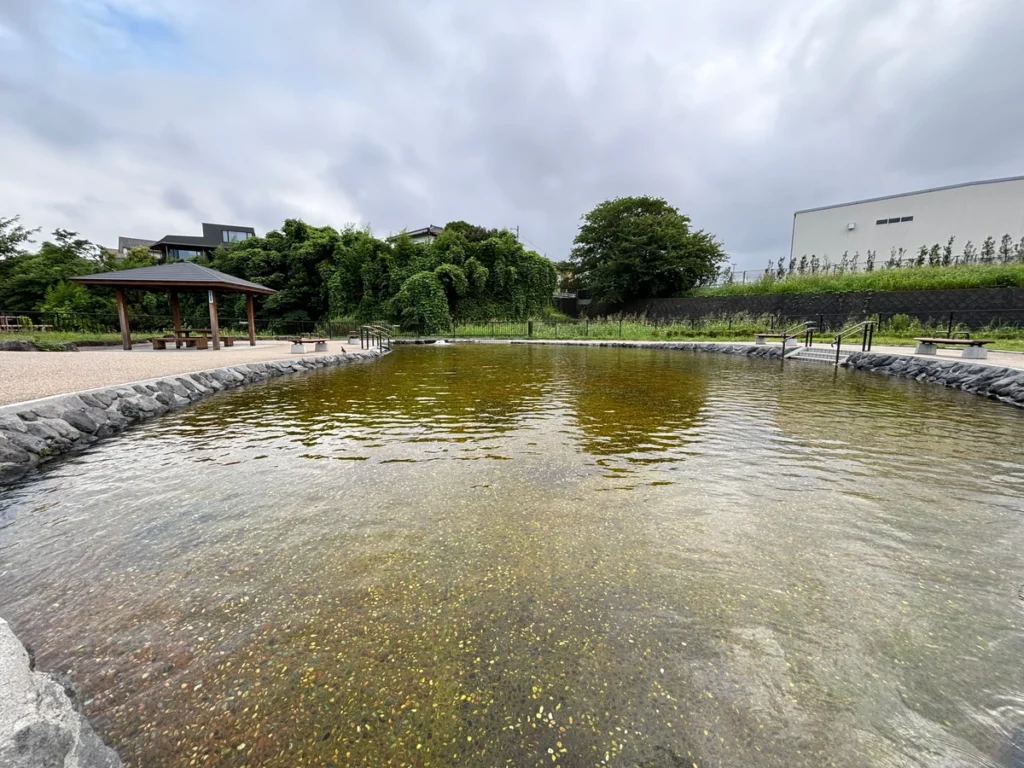 丸池公園駐車場の水遊び場