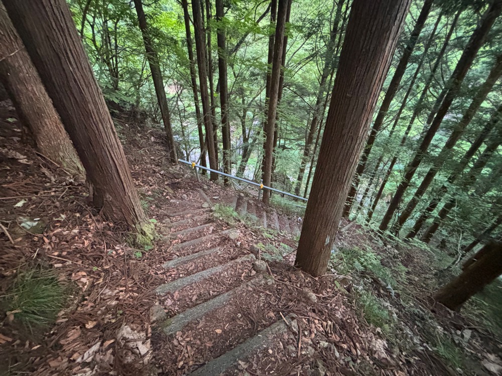 一之釜の入口から吊り橋までの降り道
