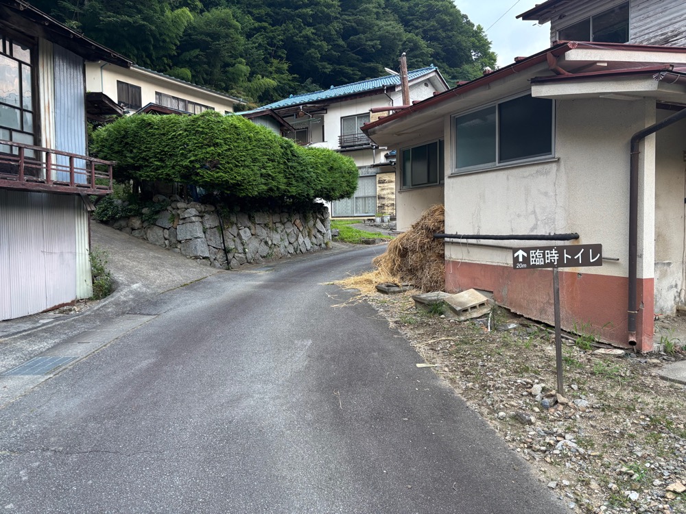 一之釜駐車場近くのトイレの案内看板