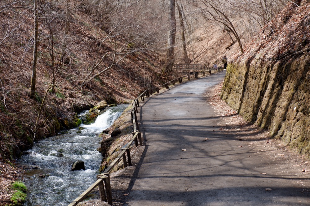 白糸の滝の遊歩道
